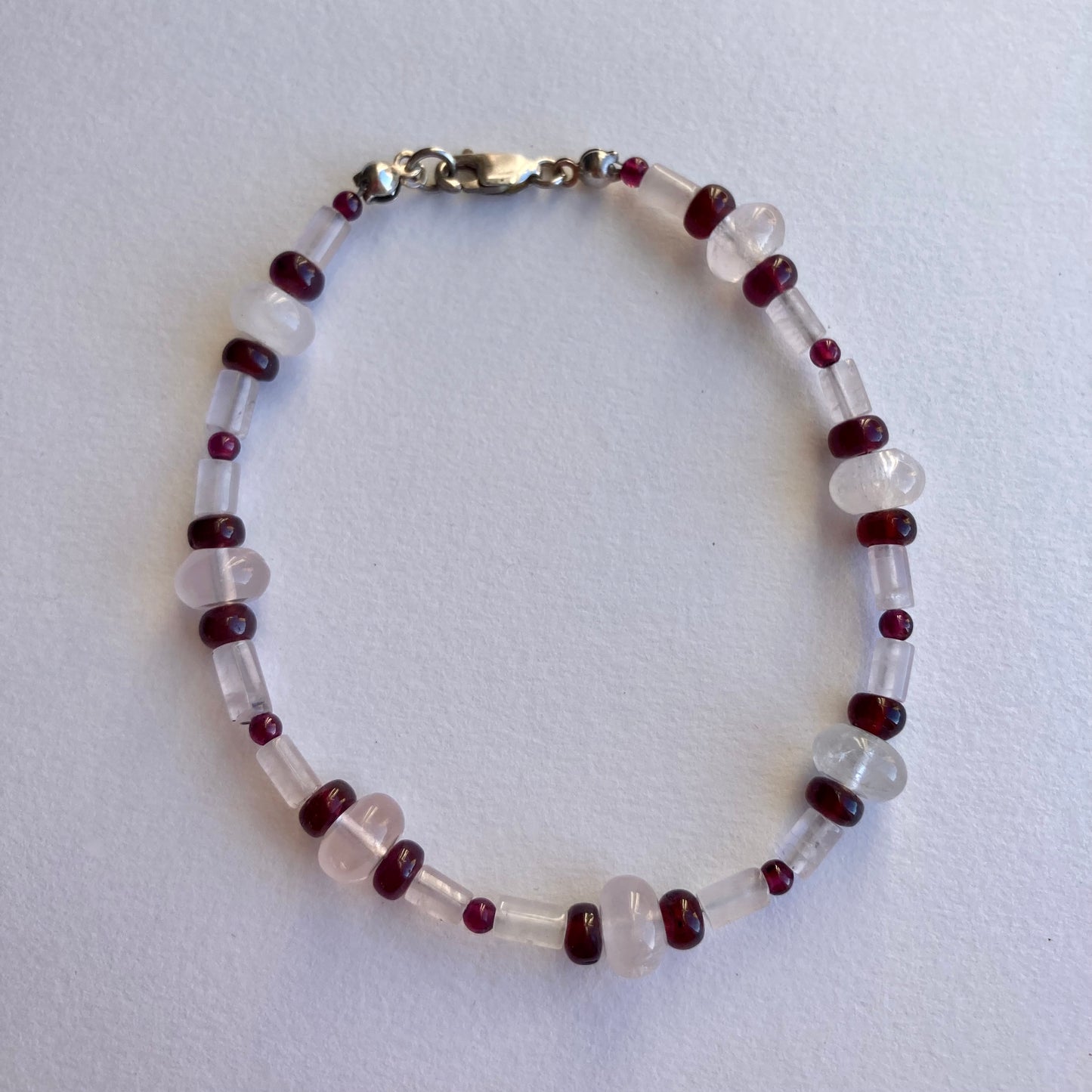 Rose quartz and garnet beads bracelet