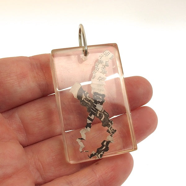 Resin pendant with imbedded crimped paper