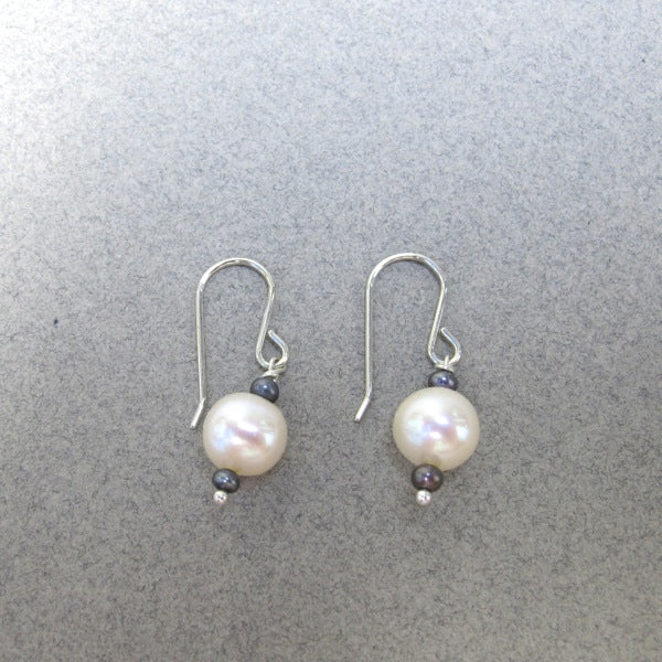 White & black fresh water pearls earrings