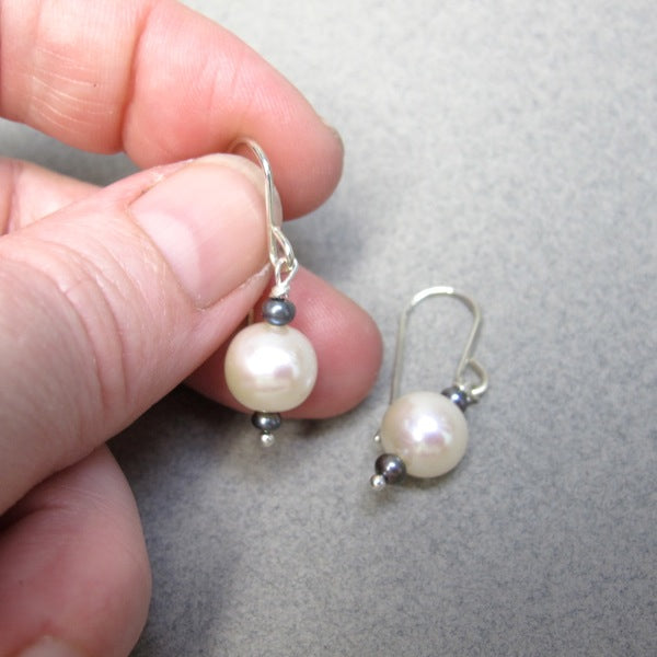 White & black fresh water pearls earrings