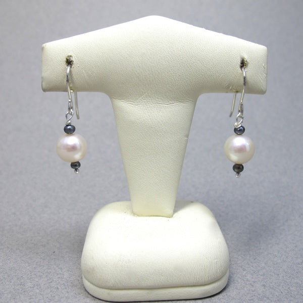 White & black fresh water pearls earrings