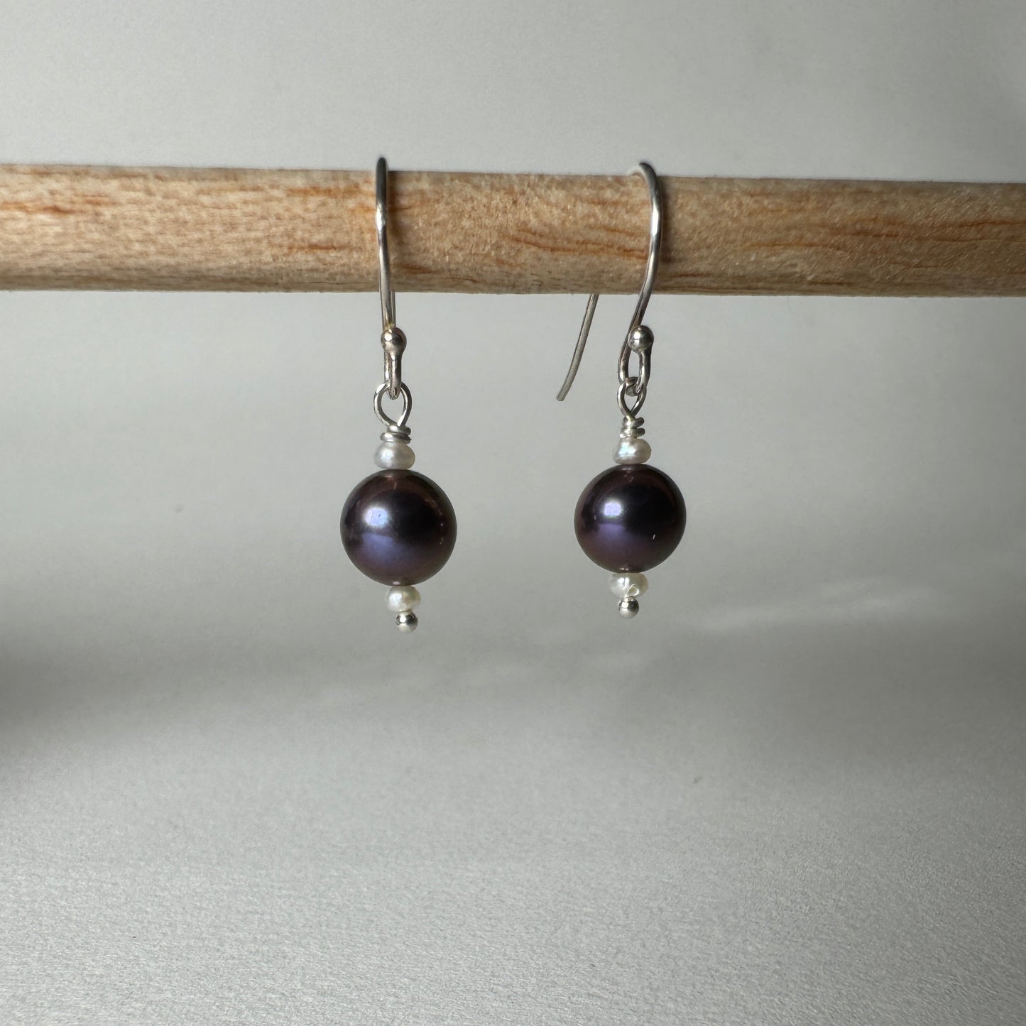 Black & white fresh water pearls earrings