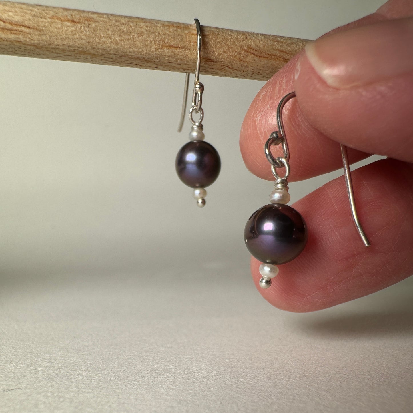 Black & white fresh water pearls earrings